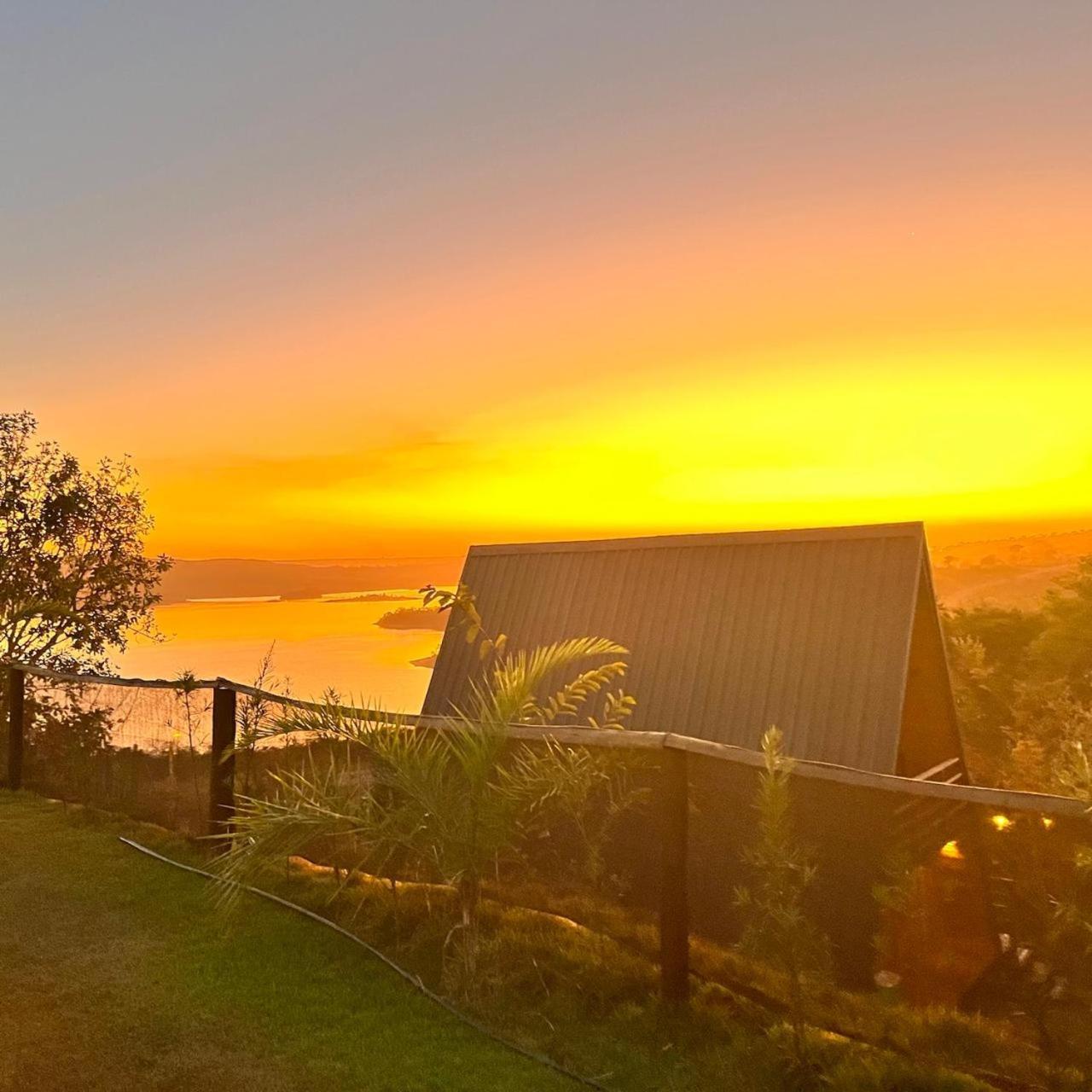 Chale Recanto - Ofuro, Banheira, Vista, Cachoeira E Lago Alexania Exteriör bild